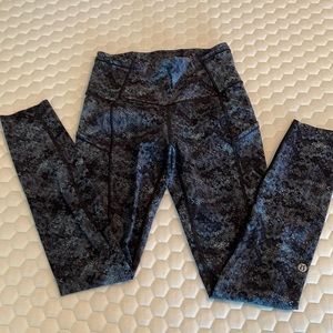 Lululemon black/gray/teal printed tight